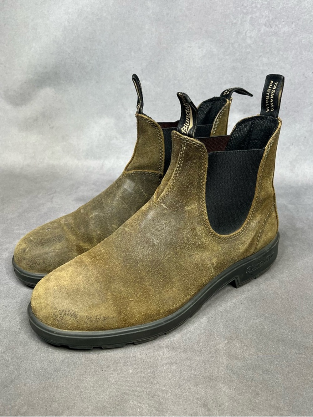 Blundstone Men's Chukka Chelsea Boots in Olive Suede